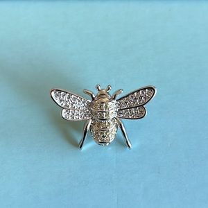Bee brooch